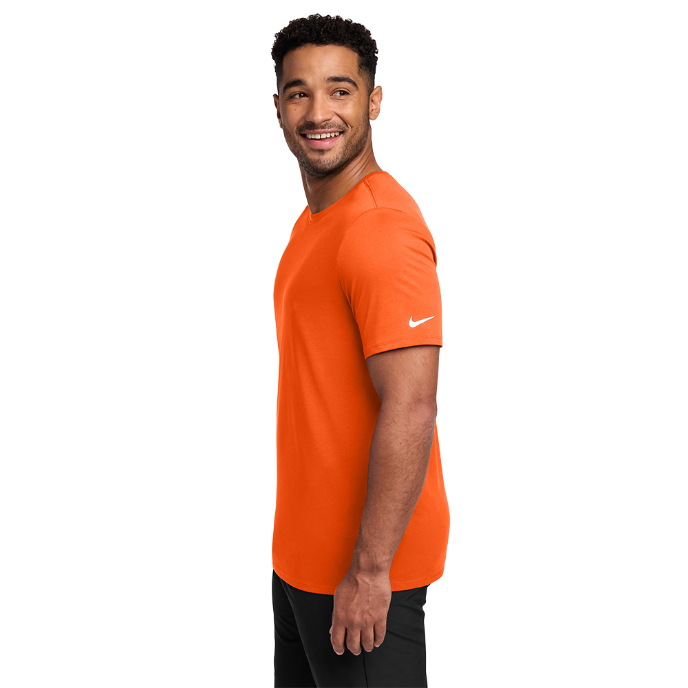 NKBQ5231_Brilliant Orange_Model_Side